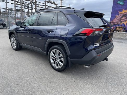 Used 2021 Toyota RAV4 XLE Premium image 3