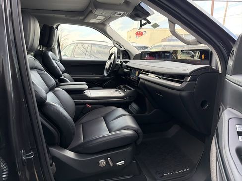 New 2025 Lincoln Navigator L Reserve image 7