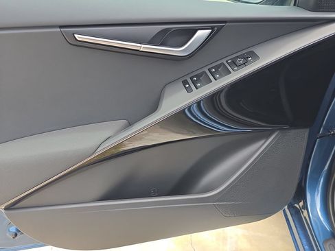 New 2026 Kia Niro EX FWD image 17
