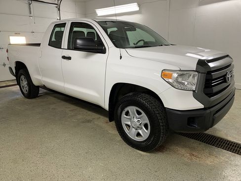 Used 2017 Toyota Tundra SR image 1