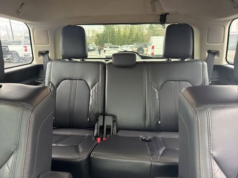 Used 2019 Ford Expedition Platinum image 11