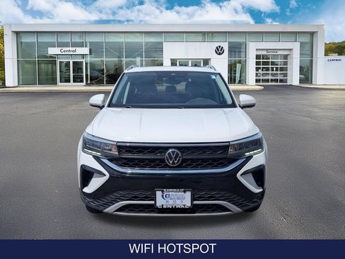 Used 2022 Volkswagen Taos SE AWD/4WD image 2