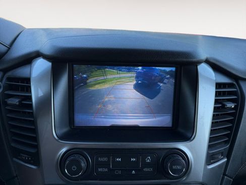 Used 2018 Chevrolet Suburban LT image 9