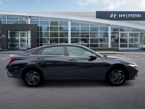 New 2026 Hyundai Elantra SEL Sport FWD image 9