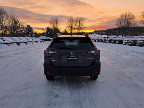 Used 2023 Subaru Outback Premium image 7