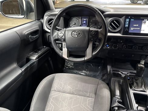 Used 2017 Toyota Tacoma TRD Off-Road w/ Tow Package (A/T) image 23