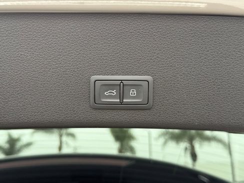 Used 2022 Audi e-tron Premium image 16