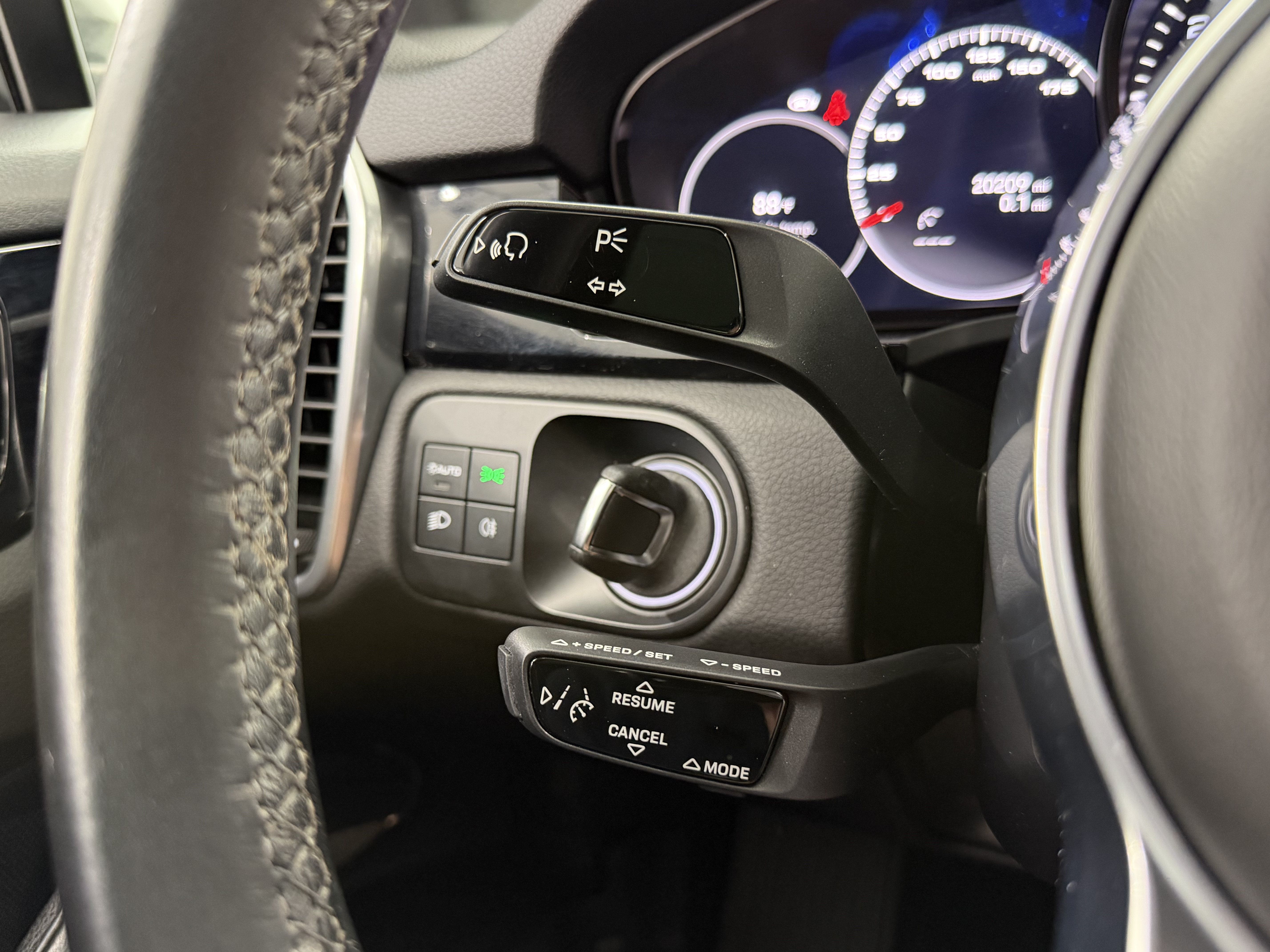 Certified 2023 Porsche Cayenne w/ Premium Package AWD/4WD image 48