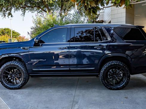 Used 2023 GMC Yukon Denali Ultimate AWD/4WD image 4