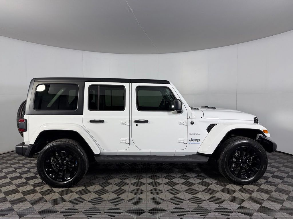 Used 2023 Jeep Wrangler Unlimited Sahara AWD/4WD image 5