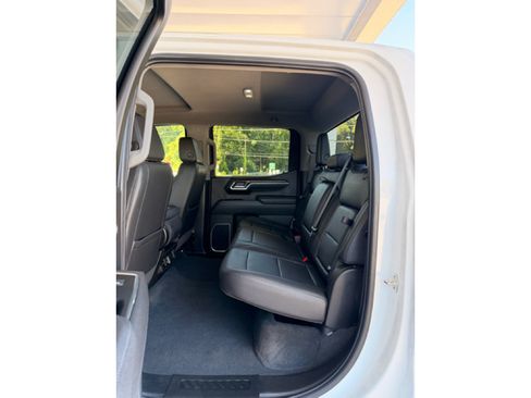 Used 2025 GMC Sierra 1500 SLT AWD/4WD image 13
