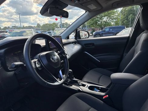 Used 2024 Toyota Corolla Cross LE w/ Moonroof Package AWD/4WD image 14