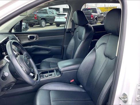 Used 2023 Kia Sorento EX w/ Panoramic Sunroof Package image 18