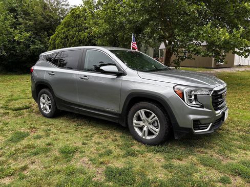 Used 2024 GMC Terrain SLE FWD image 5