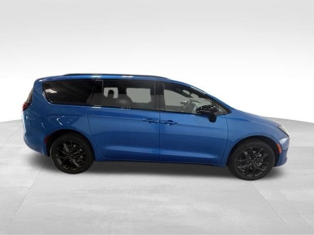 New 2027 Chrysler Pacifica Select AWD/4WD image 5