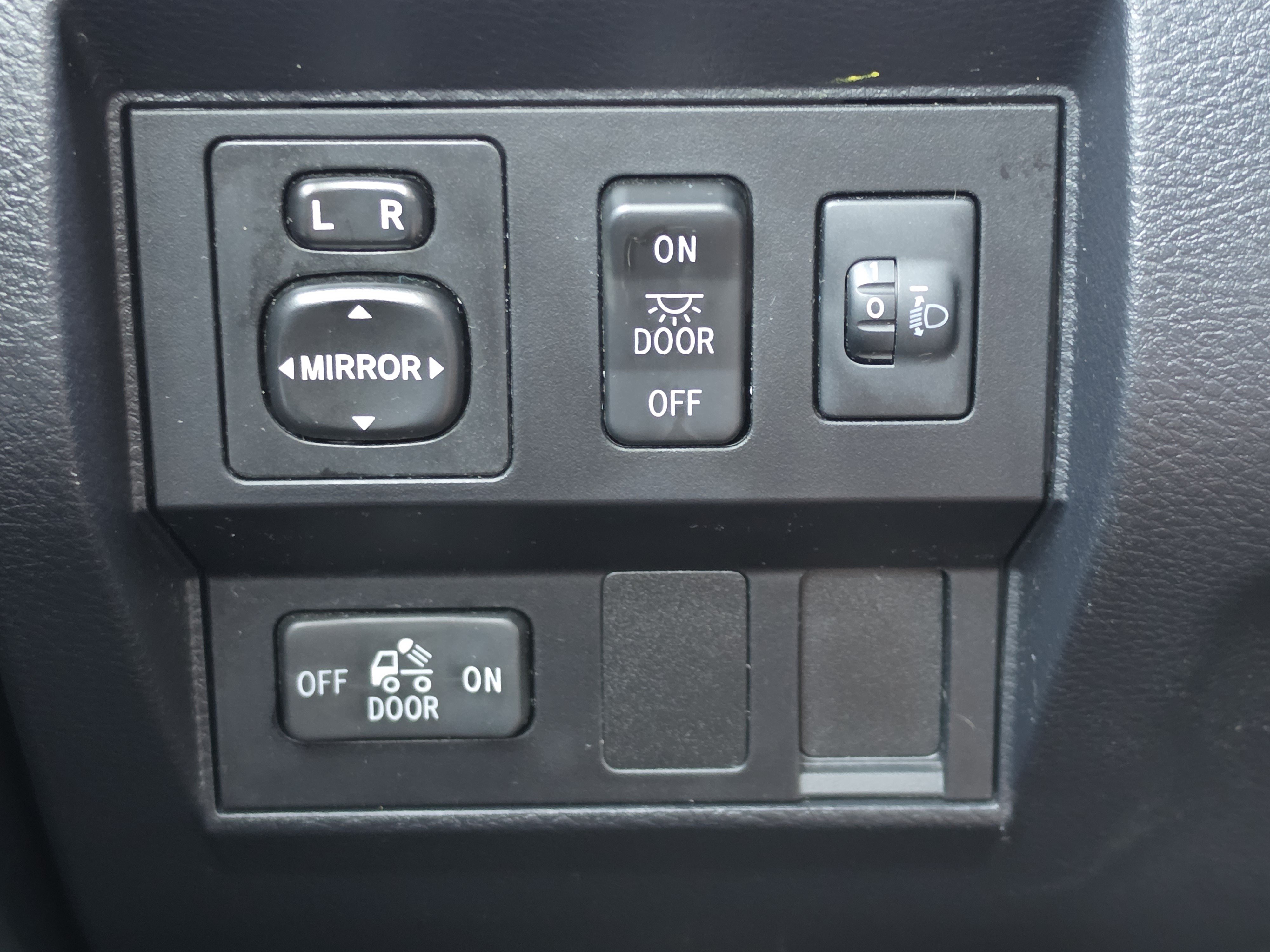 Used 2016 Toyota Tundra SR5 w/ TRD Off Road Package AWD/4WD image 14
