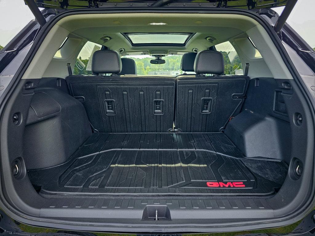 Used 2022 GMC Terrain SLT w/ Infotainment Package II AWD/4WD image 37