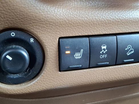 Used 2016 Jeep Wrangler Unlimited Sahara w/ Dual Top Group AWD/4WD image 25