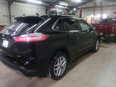 Used 2024 Ford Edge SEL image 3