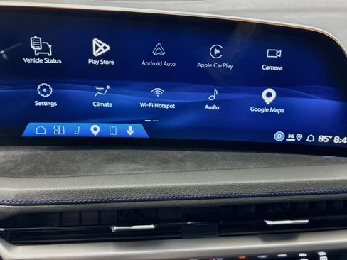 Used 2025 Cadillac XT4 Sport w/ LPO, Onyx Lite Package FWD image 17
