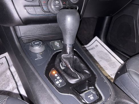 Used 2019 Jeep Cherokee Limited w/ Technology Group AWD/4WD image 34