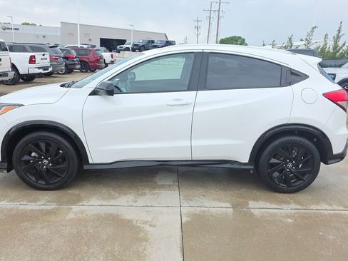 Used 2021 Honda HR-V Sport image 2