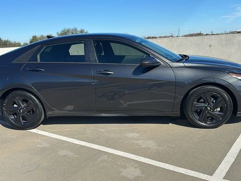Used 2023 Hyundai Elantra SEL image 13