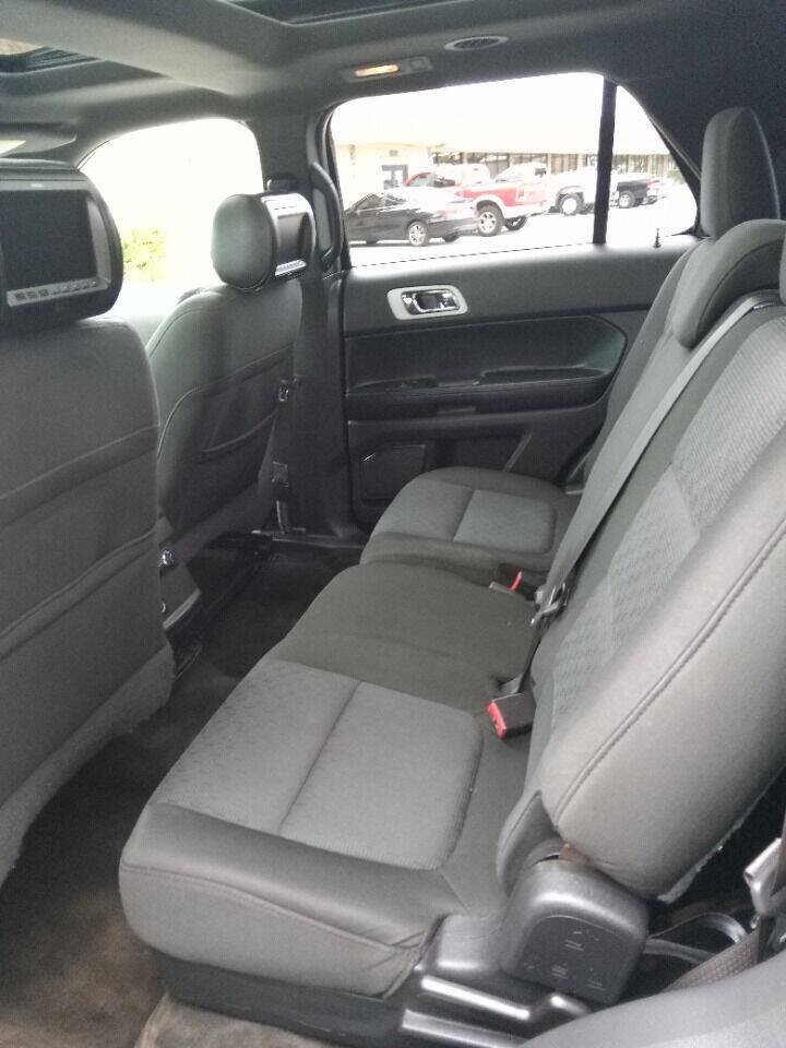 Used 2015 Ford Explorer XLT w/ Equipment Group 201A AWD/4WD image 11