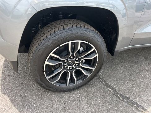 Used 2025 Chevrolet Colorado Z71 w/ Technology Package image 10