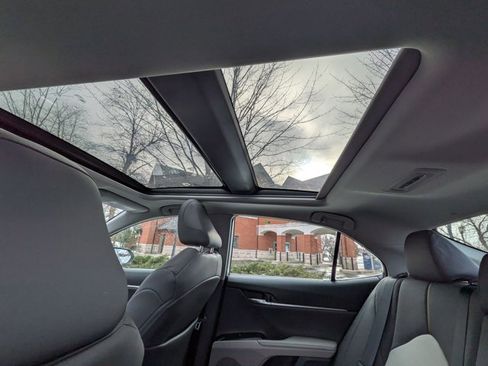 Used 2020 Toyota Camry XLE image 19