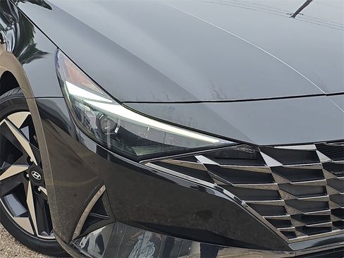 Certified 2022 Hyundai Elantra Limited image 30