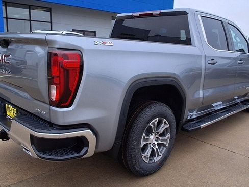 New 2026 GMC Sierra 1500 SLE image 8