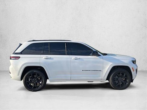 Used 2023 Jeep Grand Cherokee 30th Anniversary AWD/4WD image 4