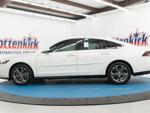 Certified 2023 Honda Accord EX image 5
