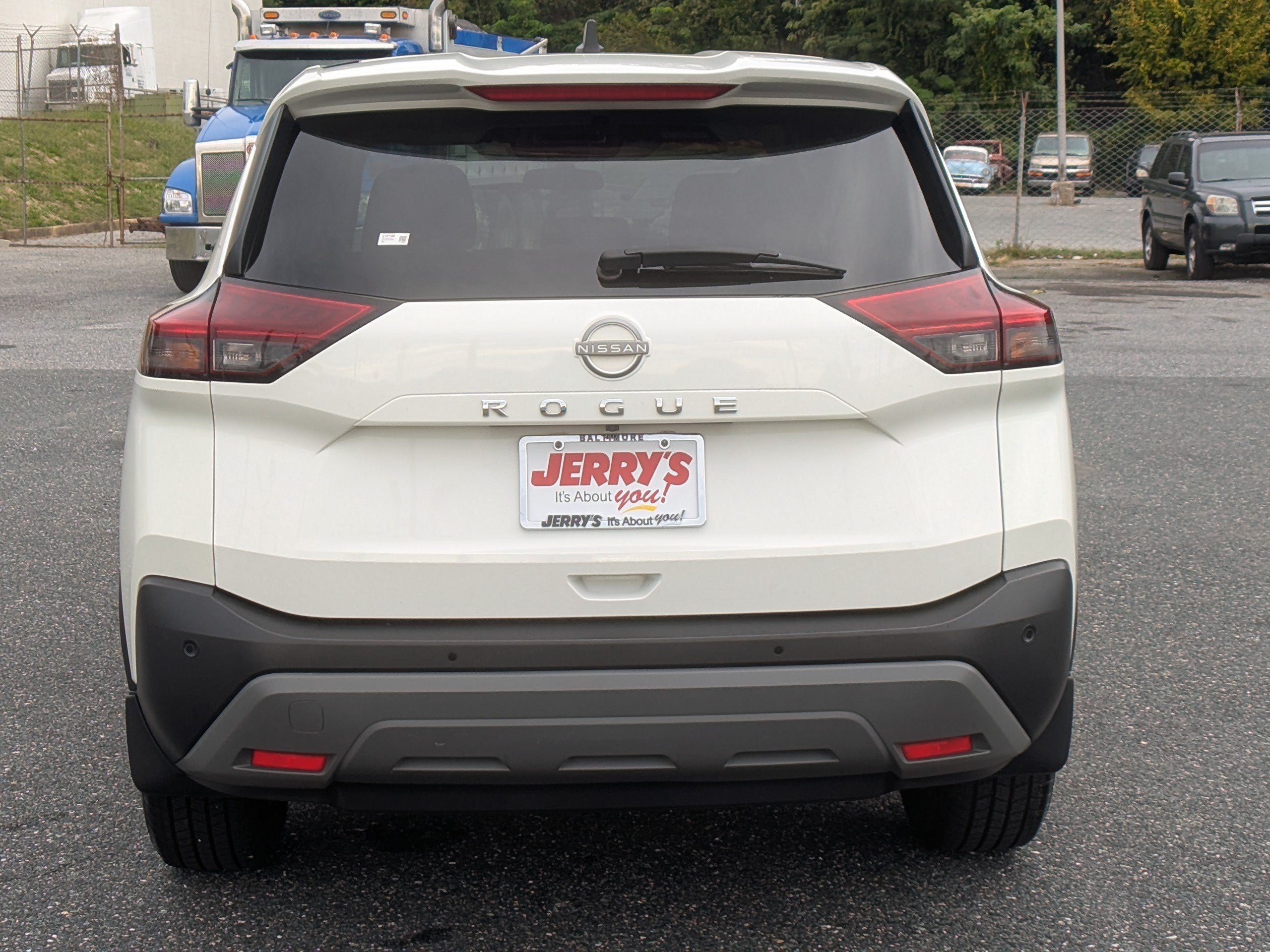Used 2023 Nissan Rogue S FWD image 7