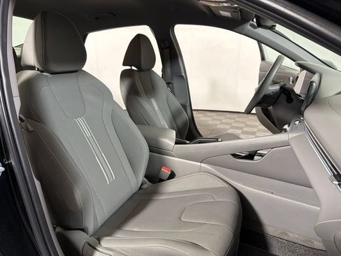 Used 2024 Hyundai Elantra SEL FWD image 23