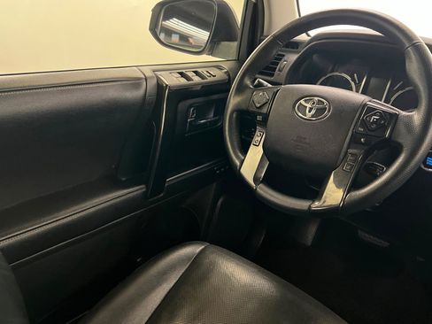 Used 2020 Toyota 4Runner Limited AWD/4WD image 12