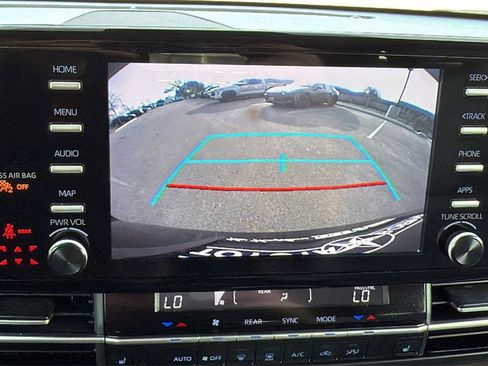 Used 2024 Toyota Sienna XLE image 36