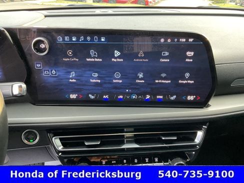 Used 2025 Chevrolet Traverse LT FWD image 35