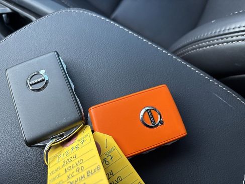 Certified 2024 Volvo XC90 B6 Ultimate image 28