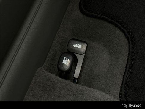 Certified 2025 Hyundai Elantra Sport FWD image 28
