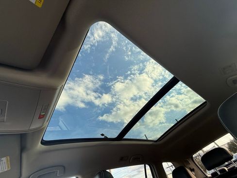 Used 2022 Volkswagen Atlas SEL Premium image 38