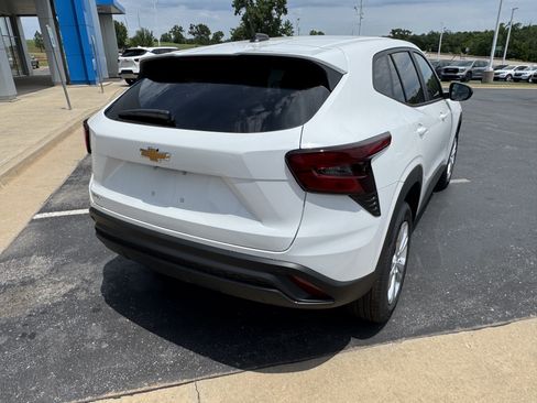 New 2026 Chevrolet Trax LS w/ Driver Confidence Package FWD image 4