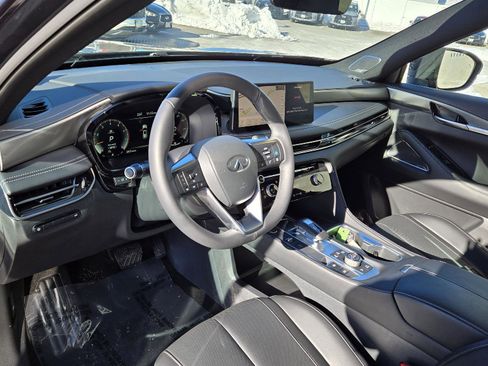 Certified 2025 INFINITI QX60 Luxe w/ Black Edition image 4