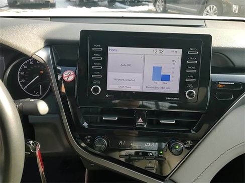 Used 2024 Toyota Camry SE image 17