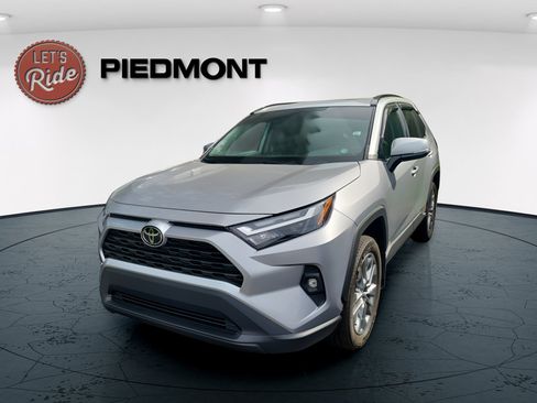 Used 2022 Toyota RAV4 XLE Premium image 1