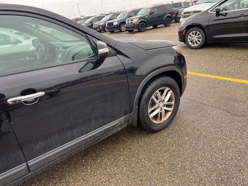 Used 2014 Kia Sorento LX image 19