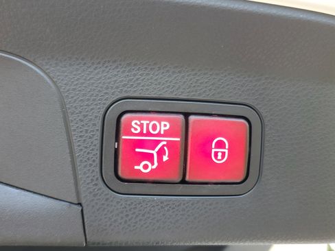 Used 2021 Mercedes-Benz GLC 300 4MATIC Coupe image 11