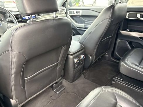 Certified 2022 Ford Explorer XLT w/ Equipment Group 202A RWD image 17
