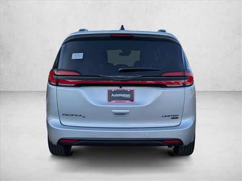 New 2026 Chrysler Pacifica Limited image 7